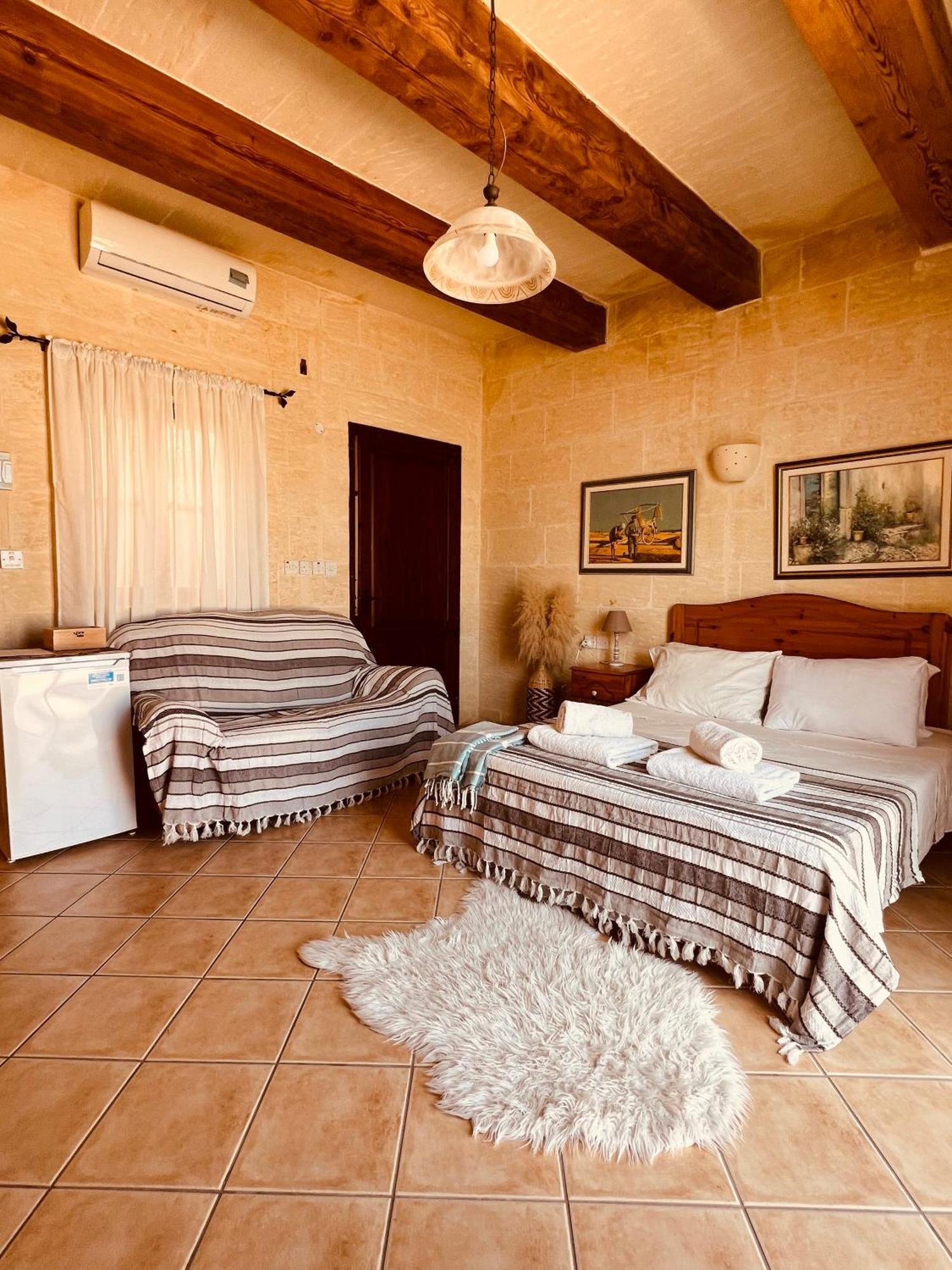Narcisa Farmhouse B&B Nadur Exteriör bild